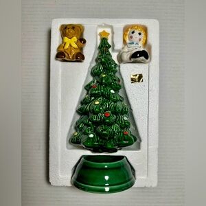 Avon Vintage Merry Christmas Tree Hostess Set Ceramic Salt Pepper Fragrance Food